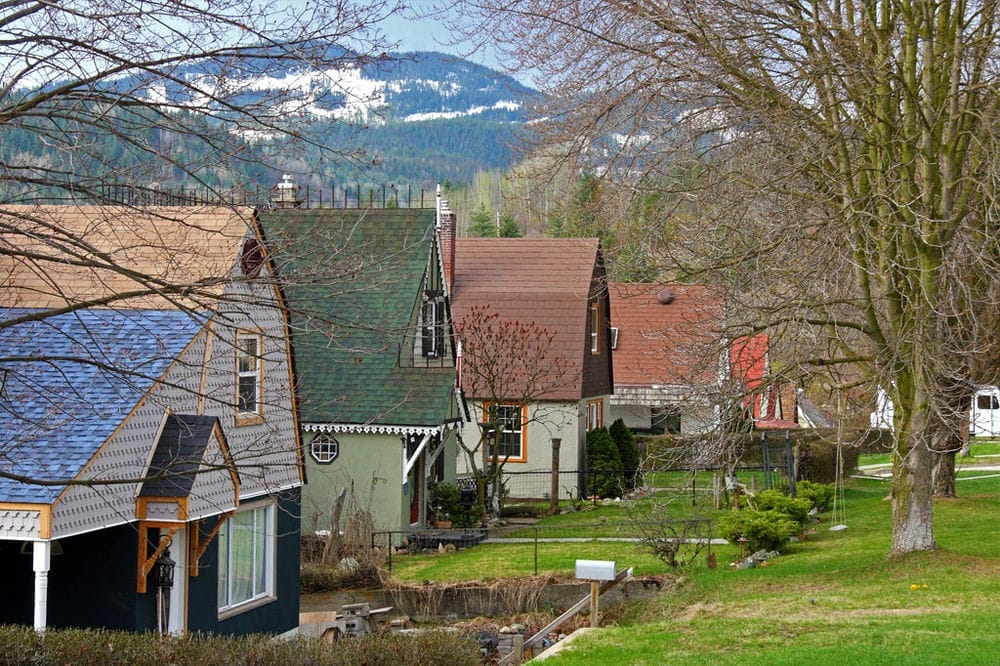 A picture of the Village of Warfield.