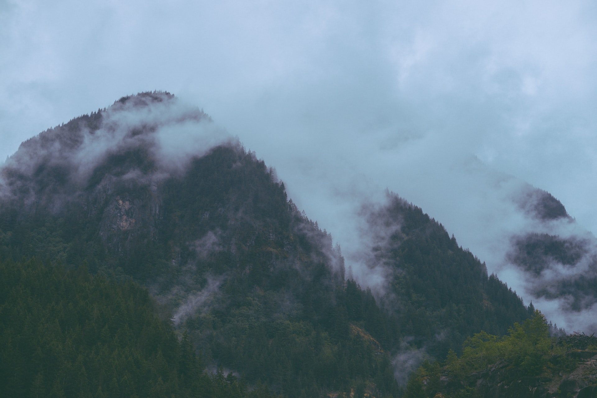 image of mountains in british columbia in the central and coastal mountains