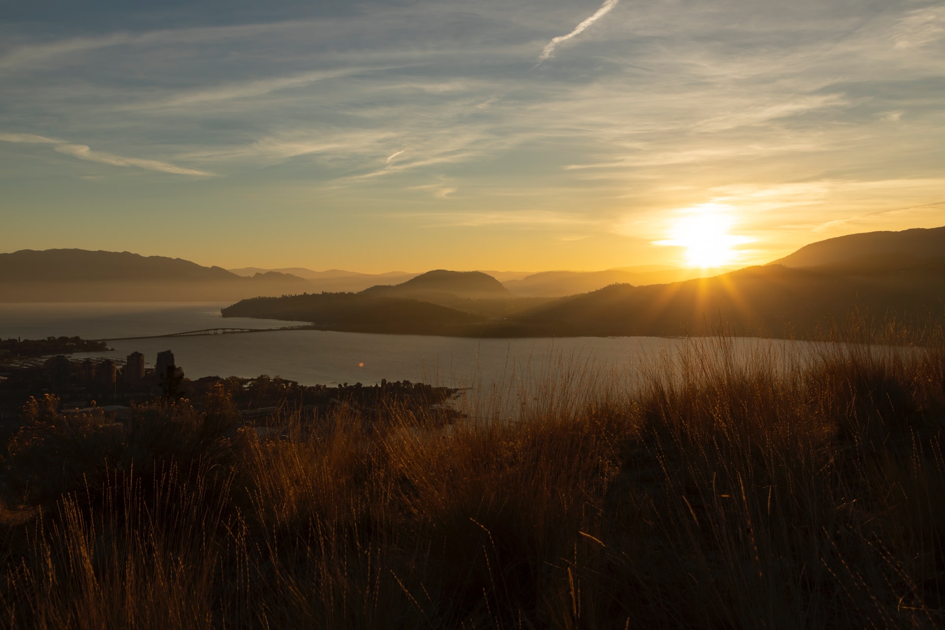 image of Kelowna, British columbia in the Okanagan valley.
